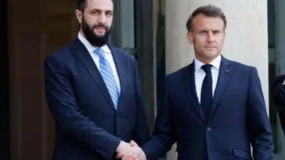 Macron ve Şara Paris'te bir araya geldi