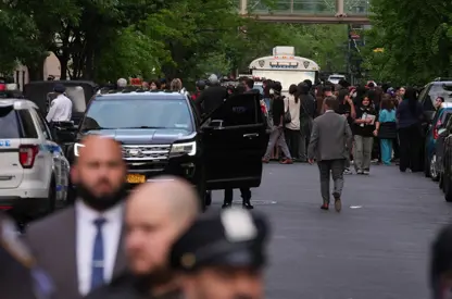 Bi dehan xwepêşanderên ji bo piştgiriya Filistînê li Zanîngeha Columbia hatin girtin