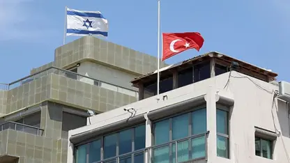 Li ber derê konsulxana Îraîlê ya Îstenbolê dengê sîlihan hat