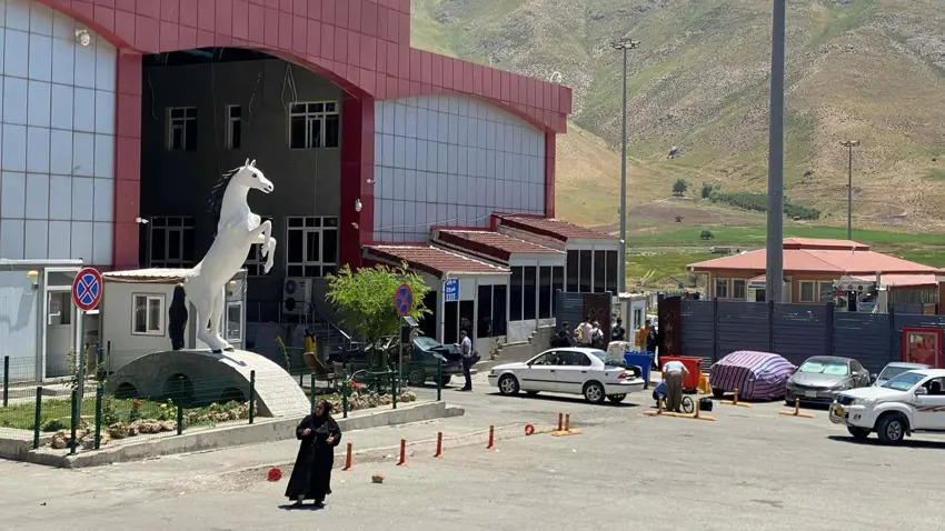 /haberresimleri/2025610/di-betlaneya-cejn-de-32-hezar-kes-di-deriy-bas-r-rojhilat-de-derbas-b-nheadLine.webp