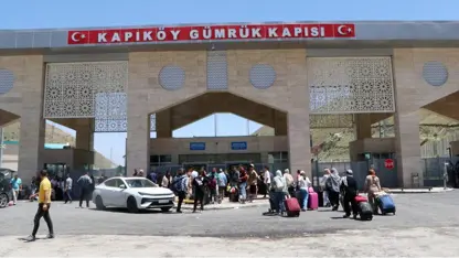 Bi hezaran welatiyên Kurd û Îranî ji ser deriyê Wanê ji şer reviyan