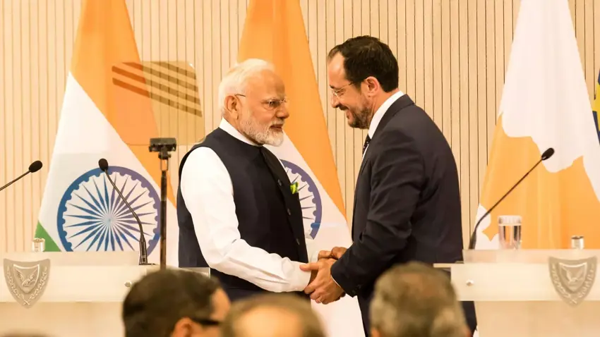 Hindistan ve Güney Kıbrıs savunma ve denizcilik alanlarında iş birliklerini artırıyor