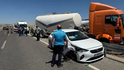 Diyarbekir: Mîksera betonê û otomobîlek li hev qelibîn