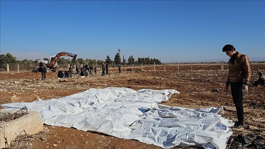 SOHR: Piştî ruxîna rejîma Esed di 31 gorên komî de 2 hezar û 744 term hatin dîtin