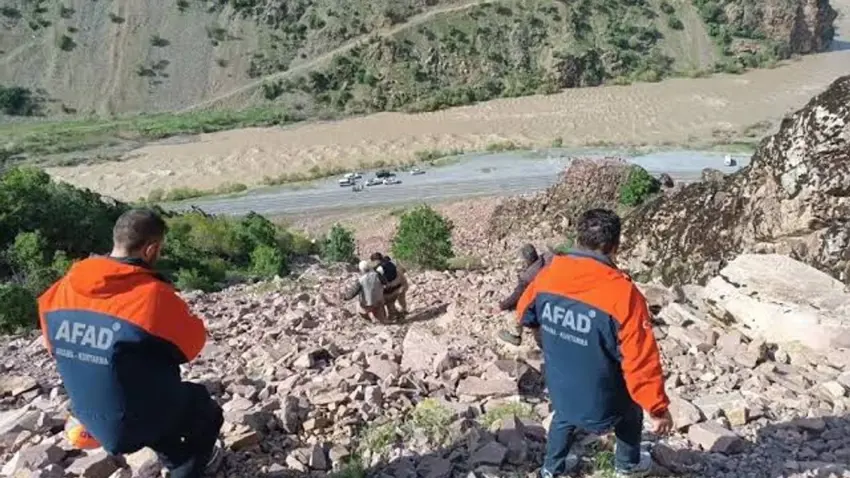 Kesê bi navê Supi kaya dema li serê çiya pincarê diçinî ji çiya de ket jêr