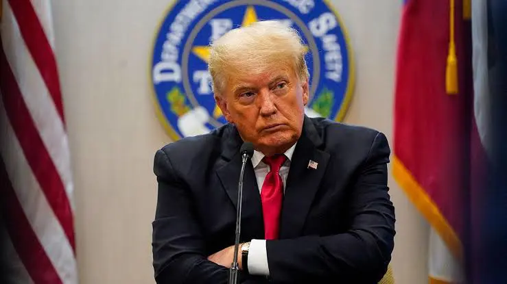 Trump, 12 ülkenin vatandaşlarına ABD'ye seyahati yasakladı