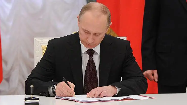 Putin, devlet dil politikasının esaslarını onaylayan kararnameyi imzaladı
