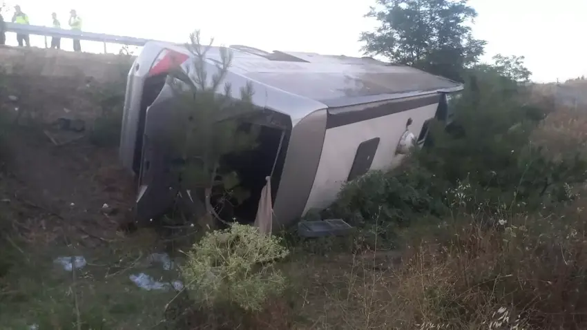 Otobus wergeriya binê rê: 27 kes birîndar bûn