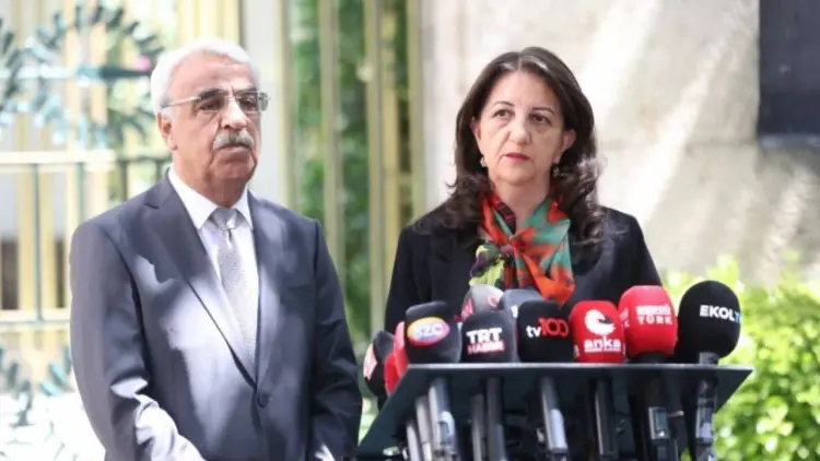 /haberresimleri/202576/abdullah-ocalanla-gorusen-dem-parti-heyetinden-aciklamaheadLine.webp