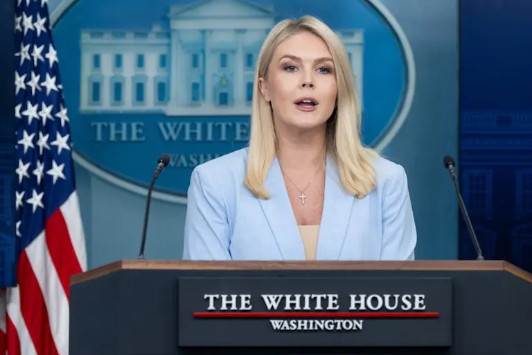/haberresimleri/202577/trump-tarife-erteleme-suresini-1-agustosa-uzatacakheadLine.webp