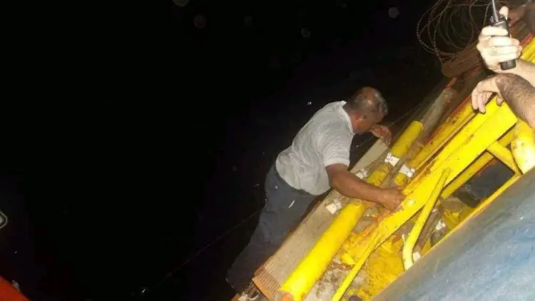 Hûsiyan li Deryaya Sor keştiyeke barhilgir noq kir