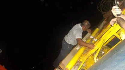 Hûsiyan li Deryaya Sor keştiyek barhilgir noq kir