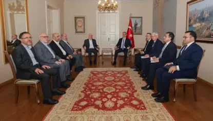 Hakan Fîdan bi şandeya Hamasê re civiya