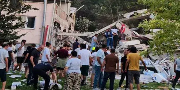 Balıkesir'de yıkılan binalar var: İlk görüntüler geldi!