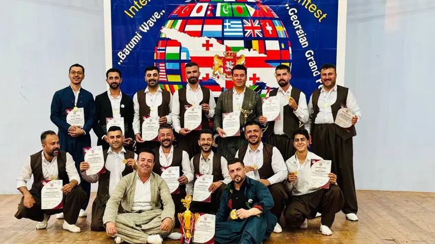 Kürt halay grubu 'Şilêwe' uluslararası alanda birden fazla ödül kazandı