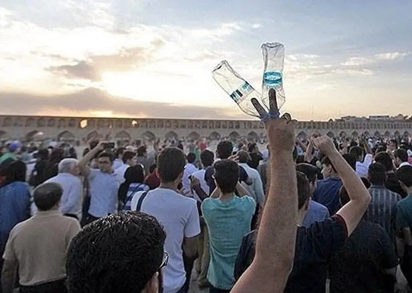 Îran: Bi dehan kesên qutkirina avê protesto kiribûn, hatin binçavkirin