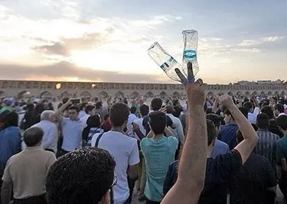 Îran: Bi dehan kesên qutkirina avê protesto kiribûn, hatin binçavkirin