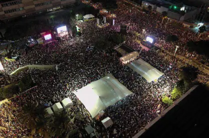 خۆپێشاندانی هەزاران ئیسرائیلی لە تەلئەڤیڤ بۆ ئازادکردنی بارمتەکان و کۆتایی هێنان بە شەڕ