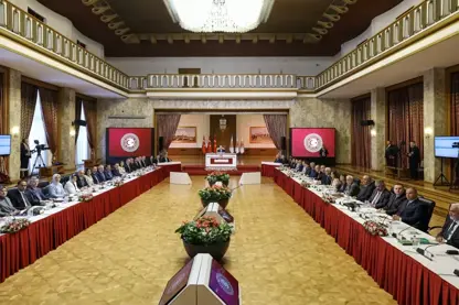 Civîna yekem ya komisyona meclisê 8 seet dewam kir