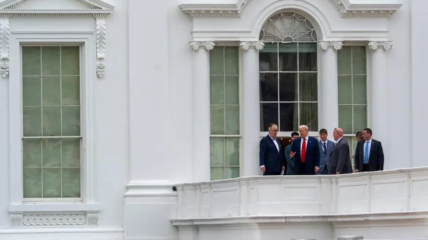 Trump, Beyaz Saray'ın çatısına çıktı: 'Ufak bir yürüyüş yapıyorum'