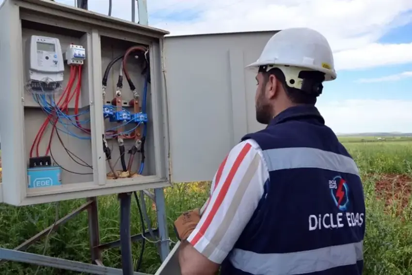 DEDAŞê elektrîka sê şaredariyên AK Partiyê yên li Batmanê birî