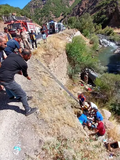 Li Dêrsimê otomobîl di helan de wergeriya: 3 kes birîndar bûn
