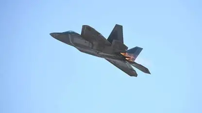 'O ülkede' iki F-35 uçağı acil iniş yaptı!