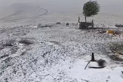 Li bilindahiya Erzeromê berfê lêkir