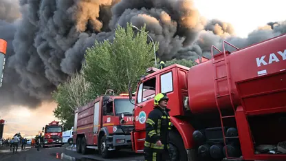 Agir bi fabrîka tekstîlê ket û dixebitin da agir vemirînin