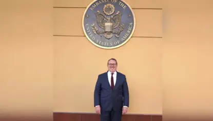 Josh Harris wek Berpirsê Karûbarên Derve dest bi kar kir