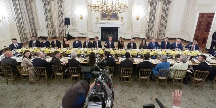 Trump, teknoloji liderlerini Beyaz Saray'da ağırladı