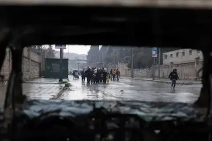 Şerê îdiayan li Helebê: Artêş dibêje 'me girt', Rêveberiya Xweser red dike