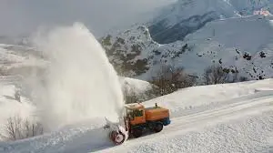 Dêrsim xwe teslîmê berfê kir: Berfê rêyên 287 gundan girt