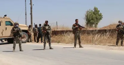 هەسەدە گیانلەدەستدانی چەند شەڕڤانێکی لە ئەنجامی پێکدادان لەگەڵ هێزەکانی حکومەت لە گوندەواری ڕەقە ڕاگەیاند