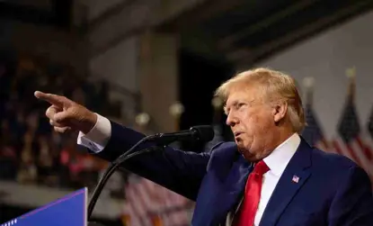 ترامپ : ئەگەر ڕژیمی ئێران بیر لە تیرۆری من بکاتەوە، لەسەر ڕووی زەوی دەیانسڕینەوە