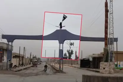 Platforma VeSyria piştrast kir: Vîdyoya ala DAIŞê ya li Reqayê rast e lê kiryareke takekesî ye