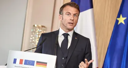 Macron: Venezuela halkının iradesine saygılı olmalı 