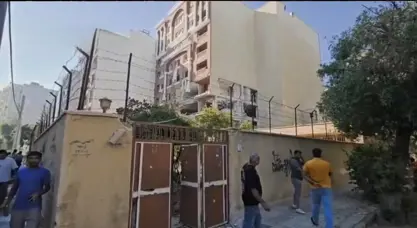 بەڵگەی ئەمنیەتی بوونی ئەو بینایەی لە بەندەر عەباس تەقیەوە؛ بریندارەکان بە جل و بەرگی سەربازی و چەكی كۆڵت 