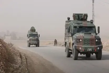 Li Hesekê di dema têketina çekdarên Şamê de êrîş pêk hat; qedexeya derketina derve hat ragihandin