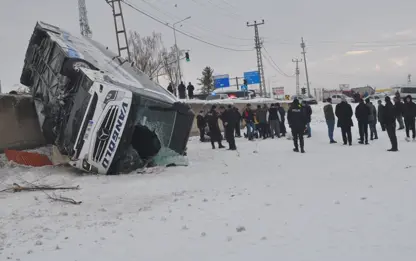 Ağrı’da yolcu otobüsü devrildi! 16 yaralı!