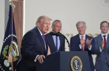 Trump'tan İran ile iş yapan ülkelere ek vergi