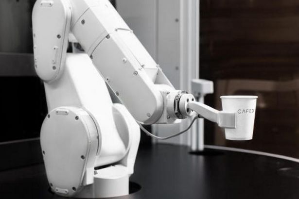 Japonya'da 'robot' baristalar kahve yapıyor