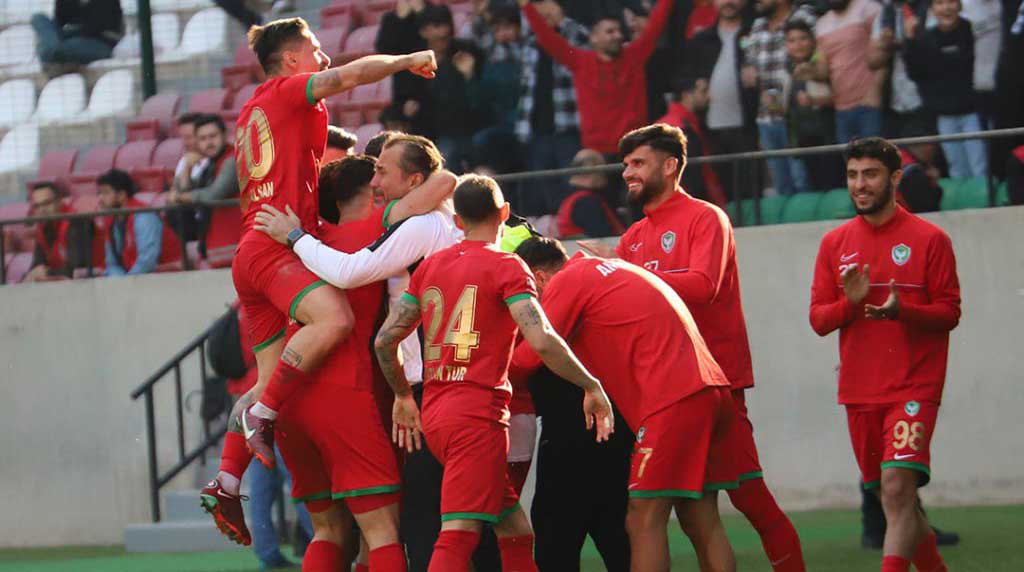 Amed Spor serkeftinên xwe berdewam dike