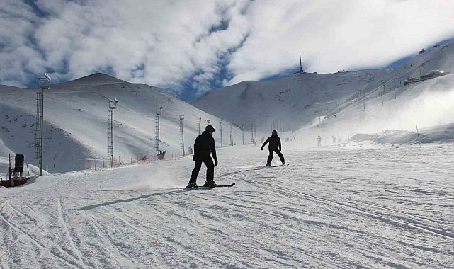 Li Palandoken a Erzeromê sezona şemateka ser berfê bi fermî destpêkir